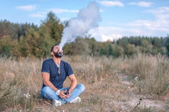 E-Papierosy Jednorazowe vs refillable e cigarettes Practical Guide to Costs, Flavors and Convenience